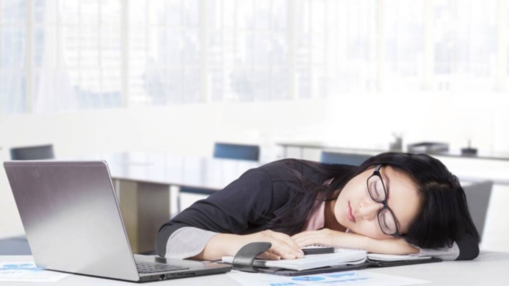 Power Nap 15 Menit: Trik Jitu Kembalikan Fokus Kerja - Celebesmedia